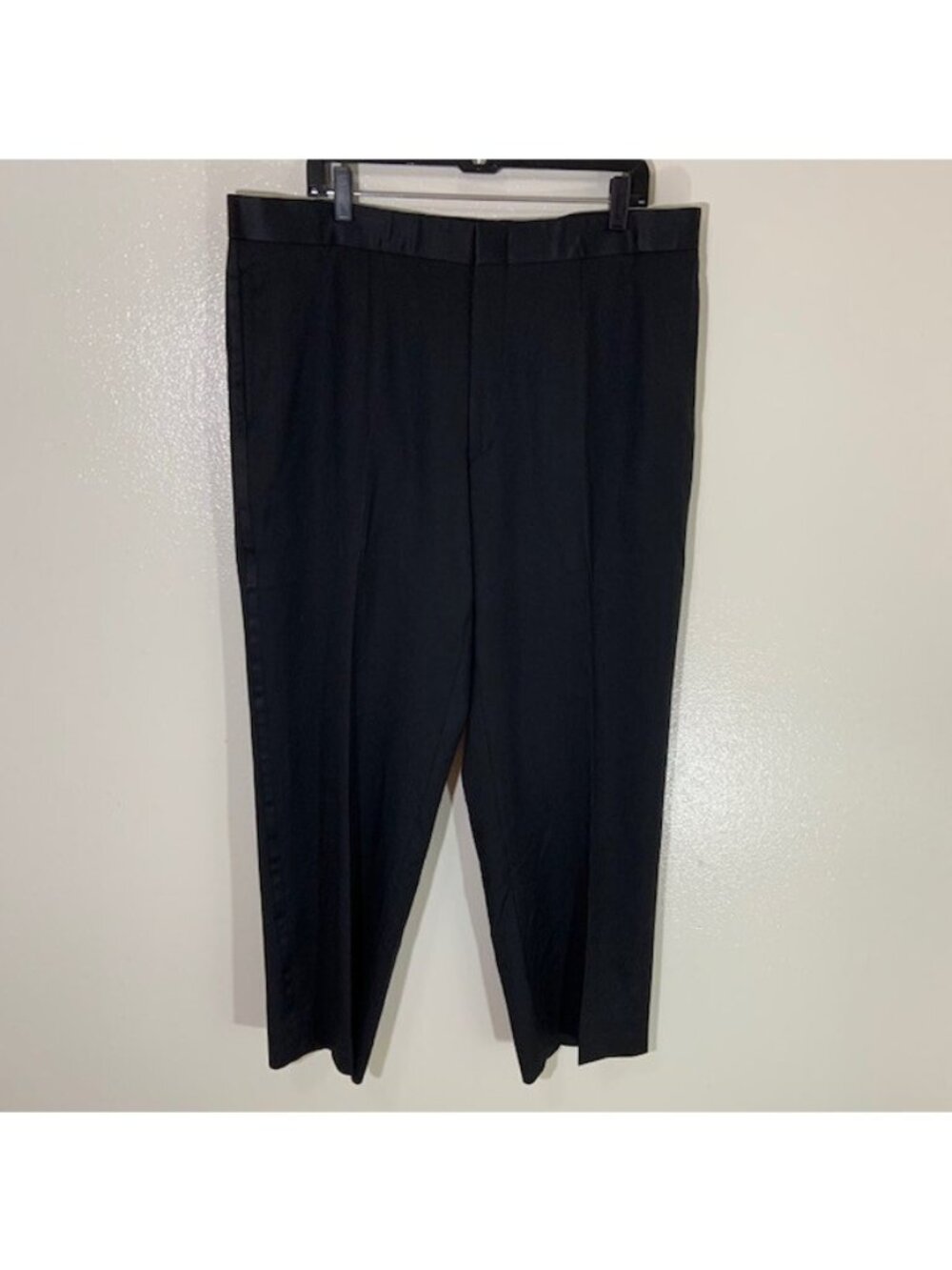 Isaia Men's 100% Wool Pleated Dress PantsBlack• Italy Size 37x30